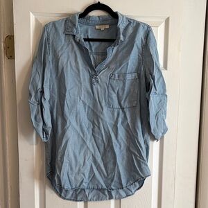 Skies Are Blue Light Chambray V-Neck Tunic in Light Blue